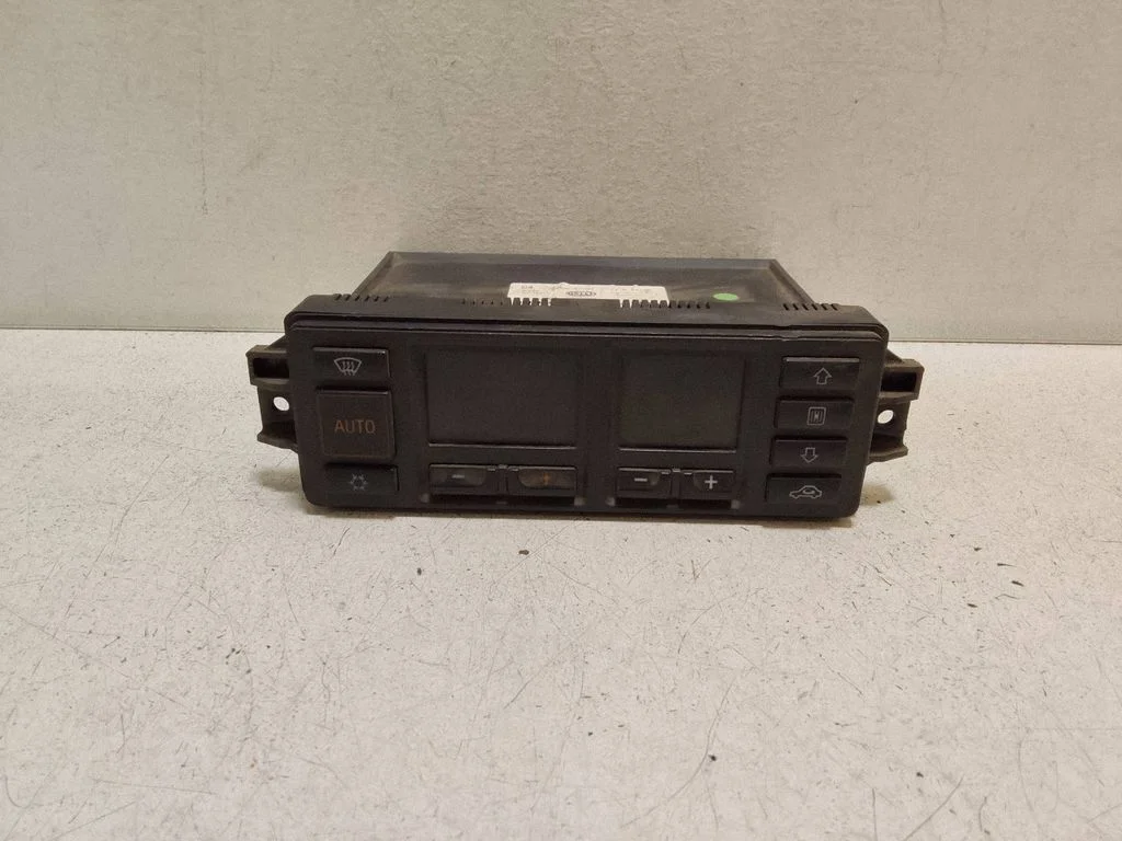 Climate control unit – Audi A6 S6 C4 4A (1994-1997)