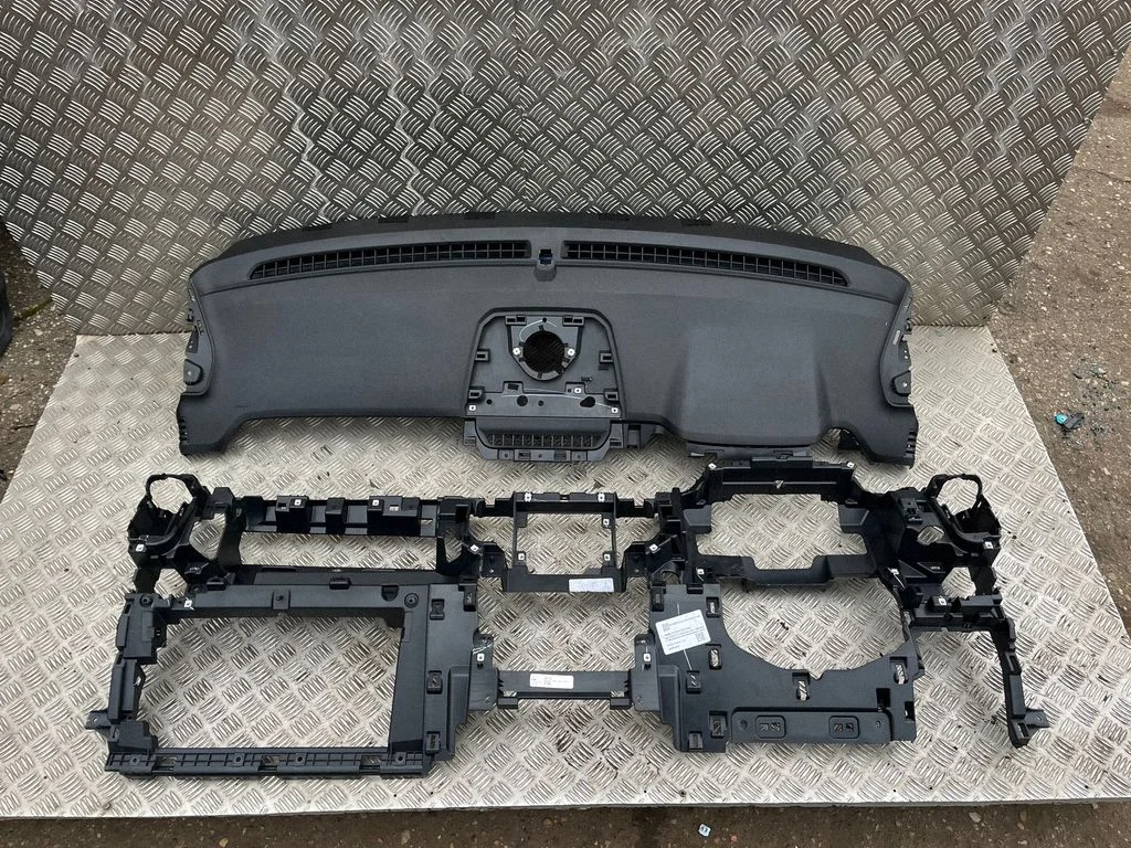 Dashboard N1WBE04562BFW