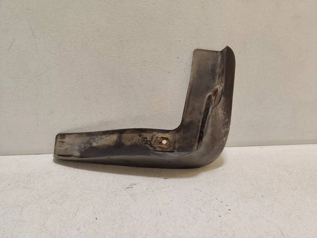 Front mudguard – Toyota Avensis T220 (2000-2003)