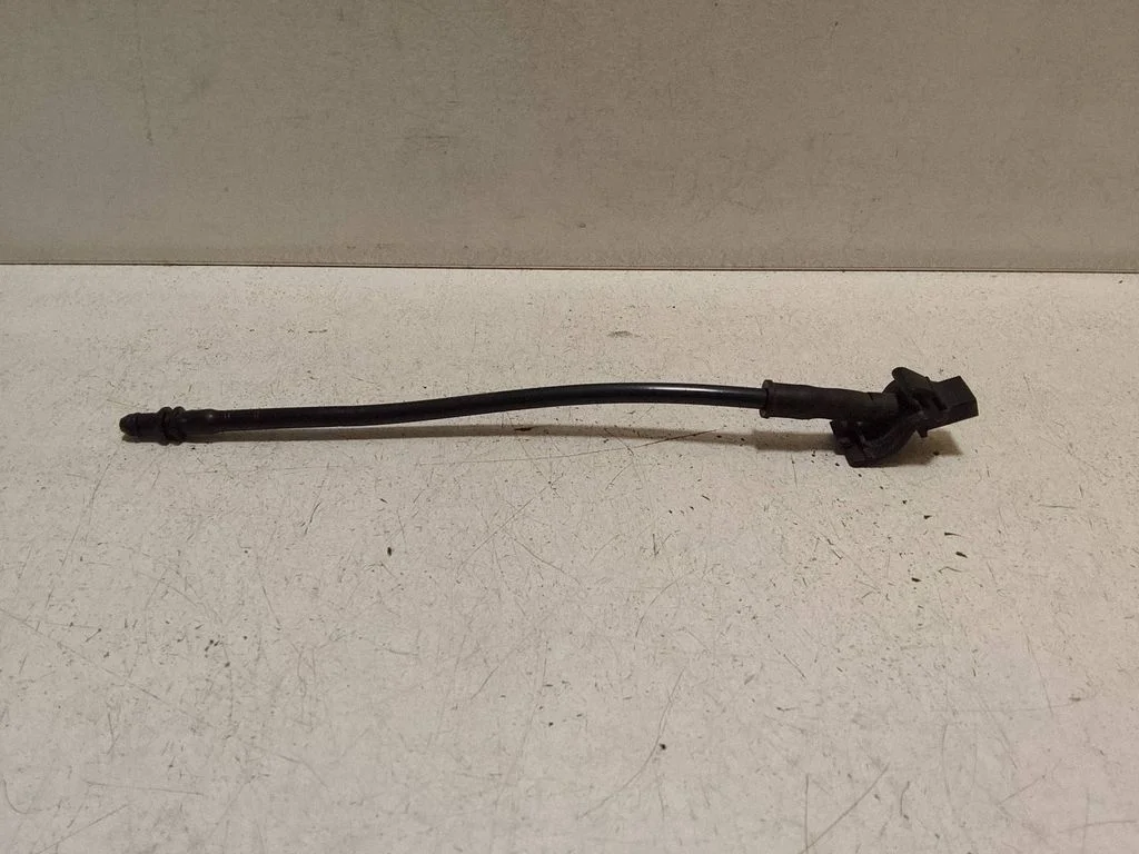 Windshield washer spray nozzle B630B