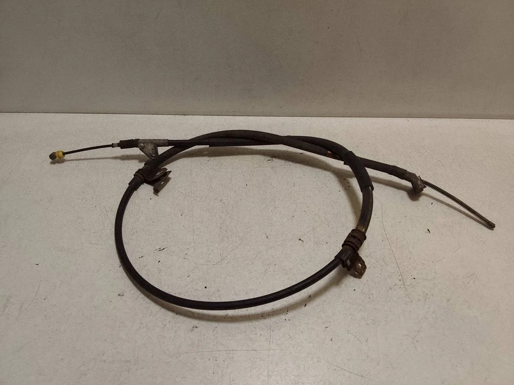Handbrake/parking brake wiring cable – Toyota Avensis T220 (2000-2003)