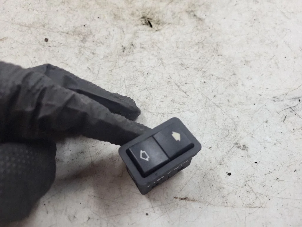Electric window control switch – BMW 5 Series E39 (1996-2003)