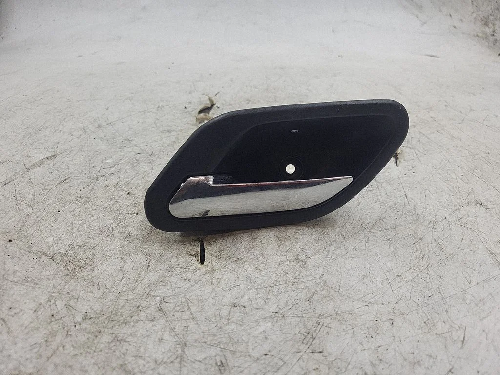 Front door interior handle – BMW 5 Series E39 (1996-2003)