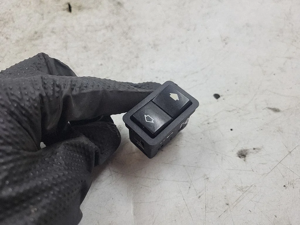 Electric window control switch – BMW 5 Series E39 (1996-2003)