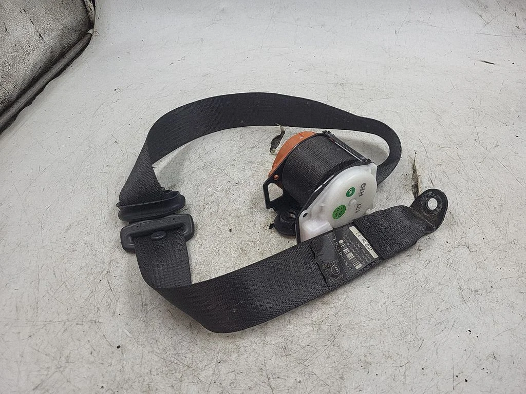 Rear seatbelt 95108176