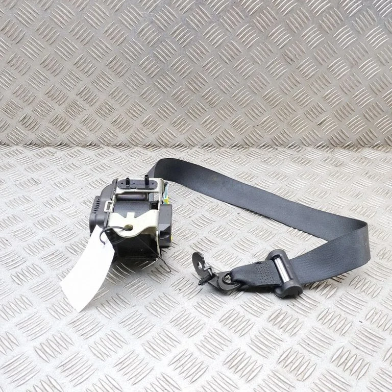 Aizmugurējā drošības josta A2138606800