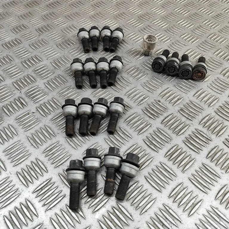 Nuts/bolts WHT004676A – Audi E-tron GT (2021-)