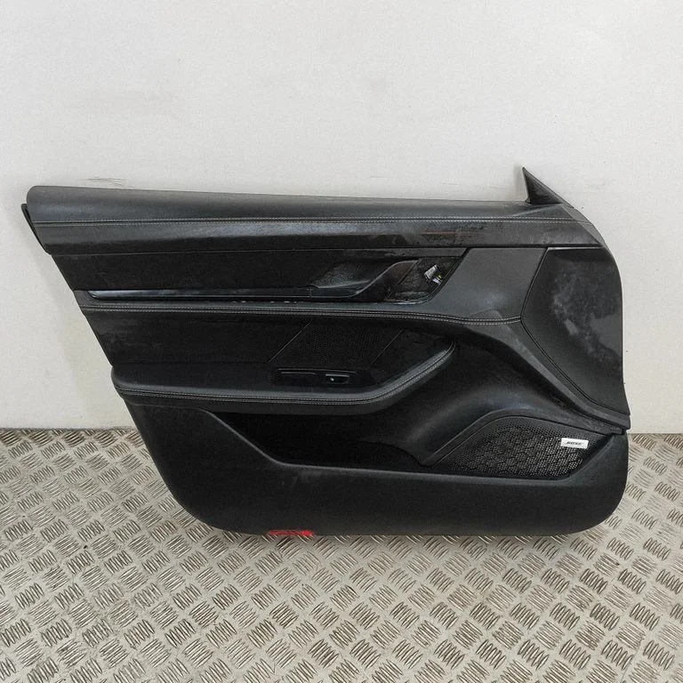 Eesmiste uste sisevooder – Porsche Taycan 9J1 (2019-)