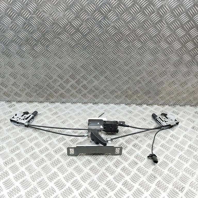 Engine bonnet/hood lock/catch 5LA823509C – Skoda Elroq (2024-)