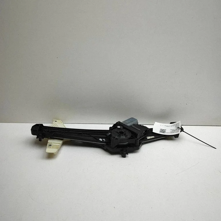 Tagaukse elektriline aknatõstuk mootoriga 9829510780