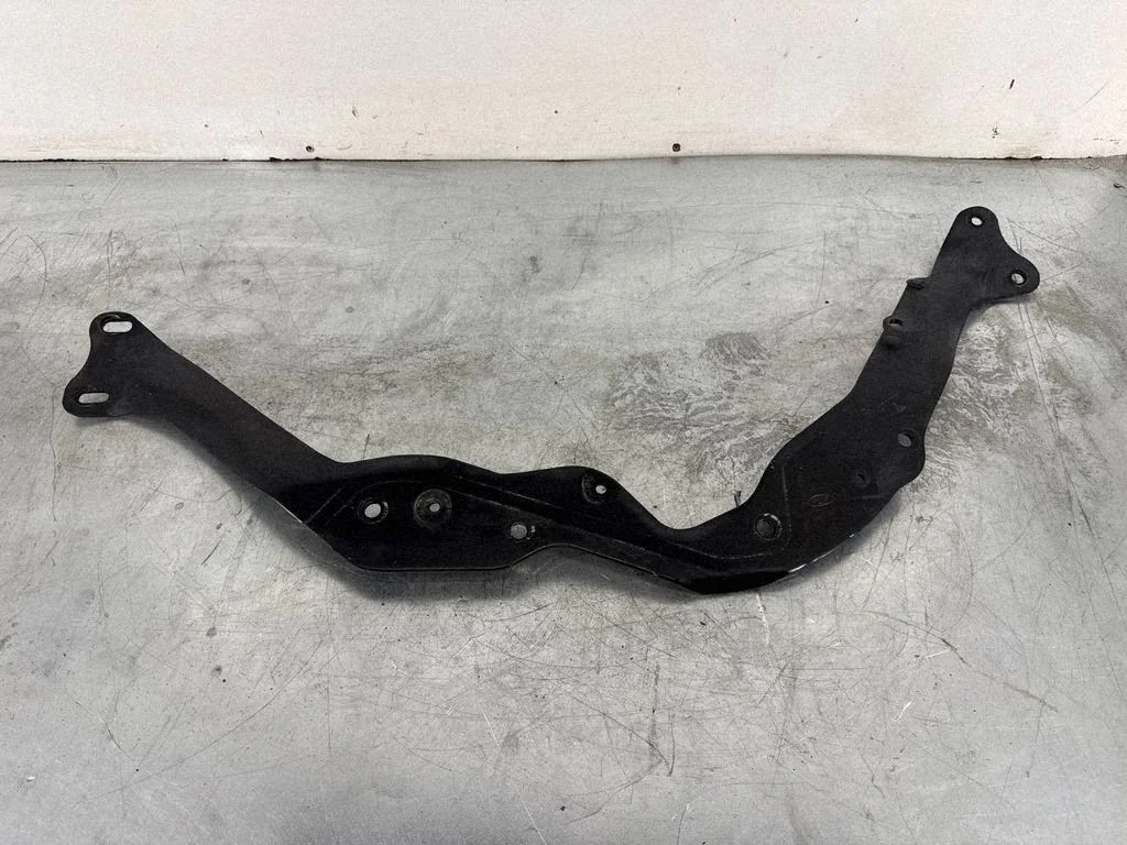 Other engine bay part FR3Z16A120A