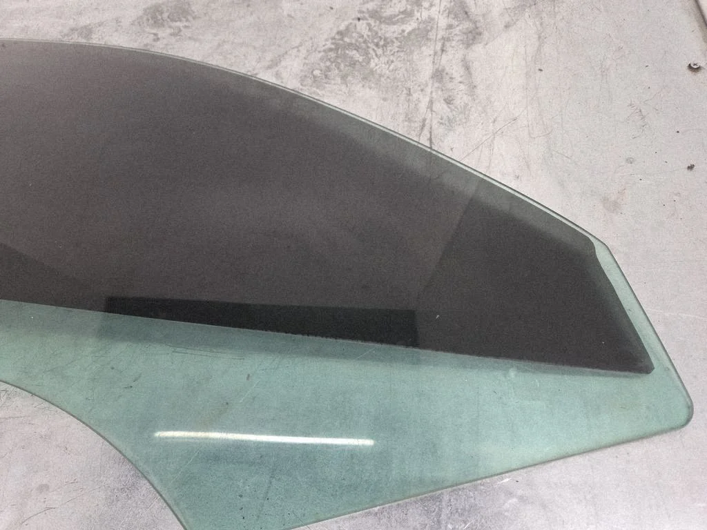 Front door window/glass (coupe) – Ford Mustang VI (2015-)