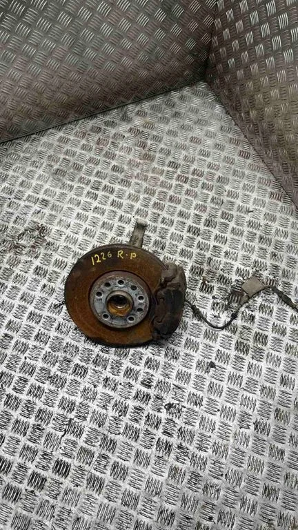 Front wheel hub – Opel Signum (2003-2008)