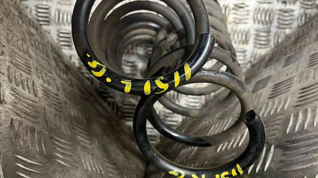 Rear coil spring – Volvo S40, V40 (1995-2004)