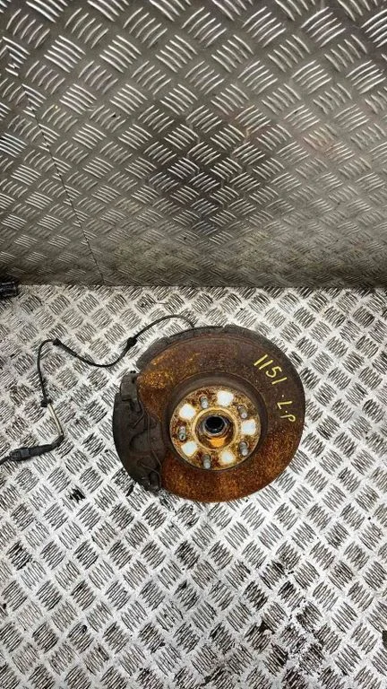 Front wheel hub – Volvo S40, V40 (1995-2004)