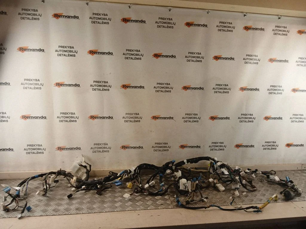 Elektroinstalācijas vadu žņaugs 8215242D40C