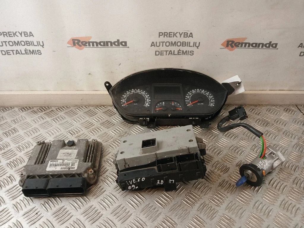 Engine ECU kit and lock set 504121602