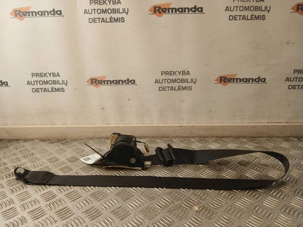 Front seatbelt 33004574H