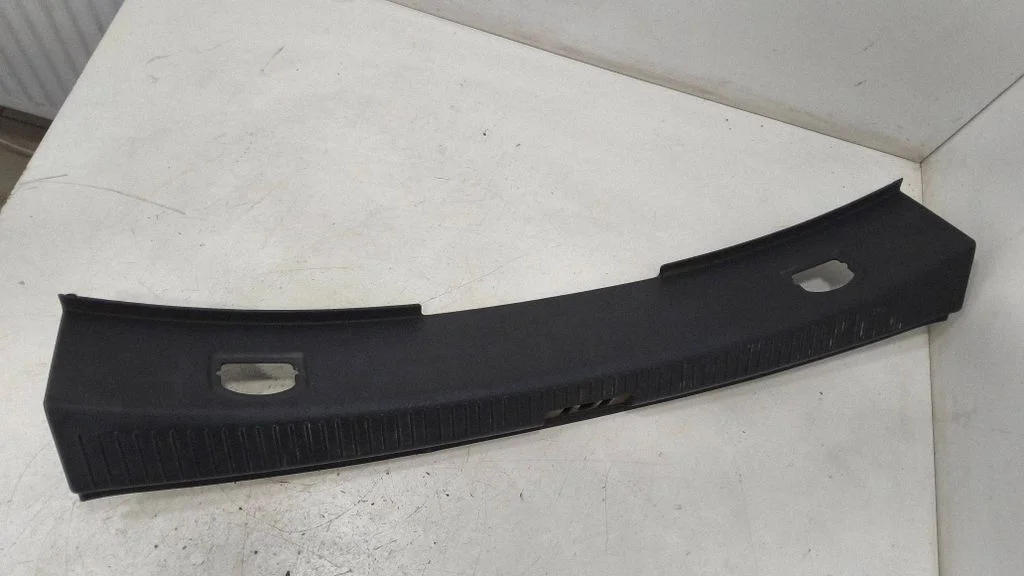 Trunk/boot sill cover protection – Volkswagen Touran II (2010-2016)