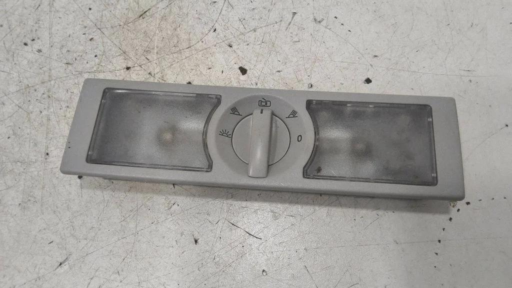 Tagaistmete valgustustuli – Volkswagen Touran II (2010-2016)