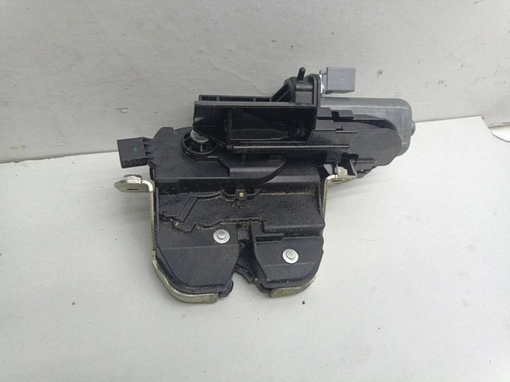 Zamek klapy bagażnika 7P0827505K