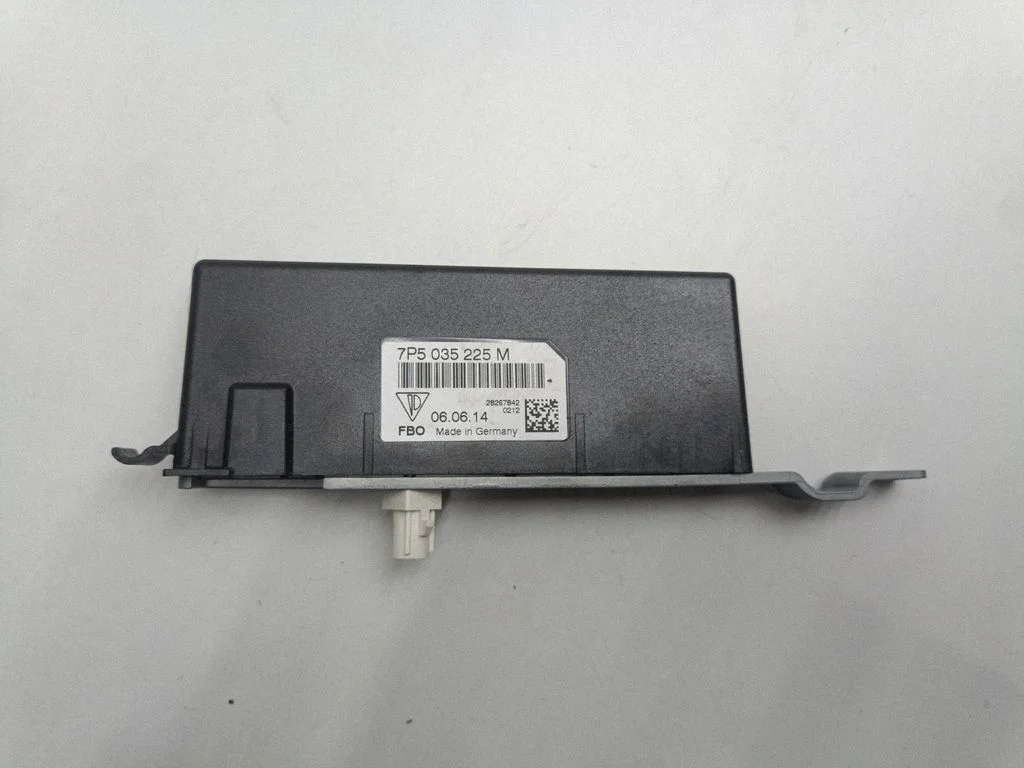 Wzmacniacz antenowy 7P5035225M