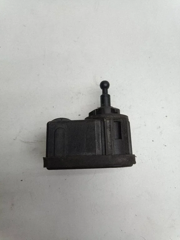 Lukturu augstuma regulēšanas motoriņš – Volkswagen Lupo (1998-2005)