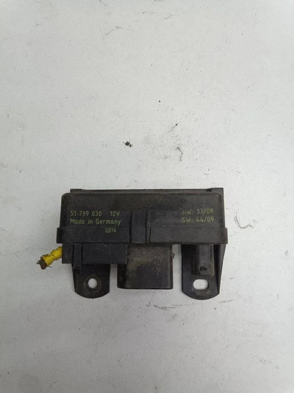 Glow plug pre-heat relay – Mercedes-Benz Sprinter W901 W902 W903 W904 (1995-2007)