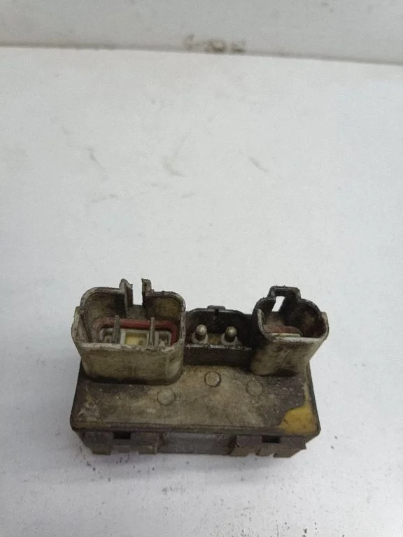 Coolant fan relay – Volvo V70 (2000-2004)