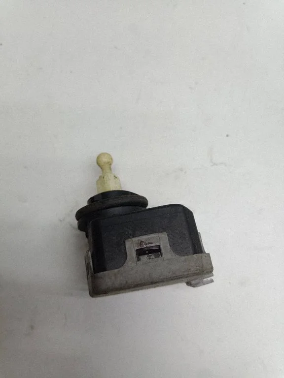 Headlight level adjustment motor 6Y0941295