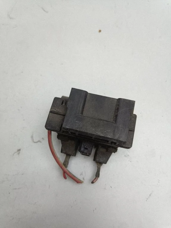 Glow plug pre-heat relay – Volvo S70 V70 V70 XC (1997-2000)