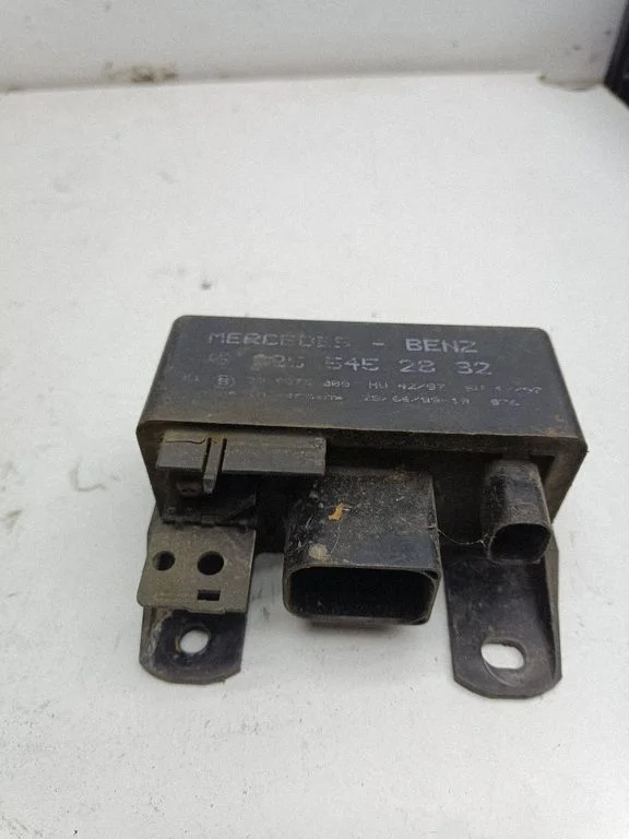 Glow plug pre-heat relay – Mercedes-Benz Sprinter W901 W902 W903 W904 (1995-2007)