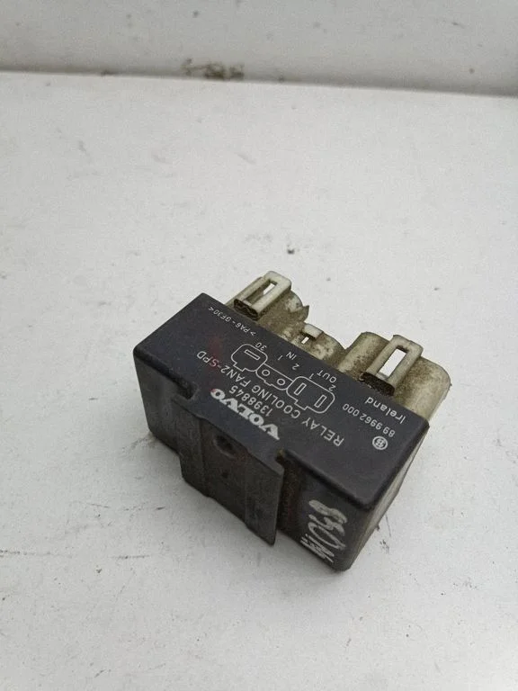 Coolant fan relay – Volvo V70 (2000-2004)