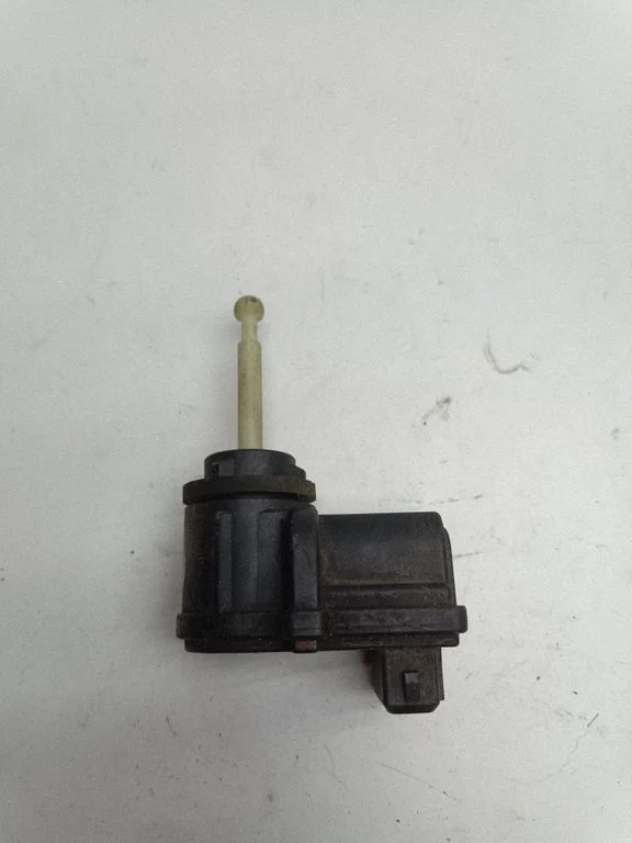 Headlight level adjustment motor – Audi A4 S4 B5 8D (1999-2000)
