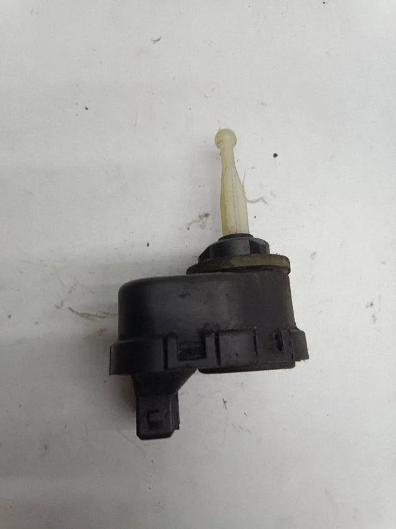 Headlight level adjustment motor – Volkswagen Passat B3 (1988-1993)