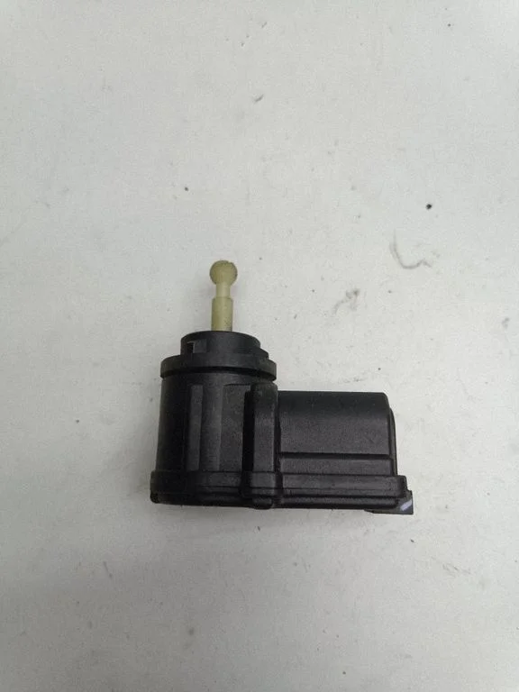 Esitulede kõrguse reguleerimise mootor 1J0941295B – Seat Toledo I (1L) (1991-1999)