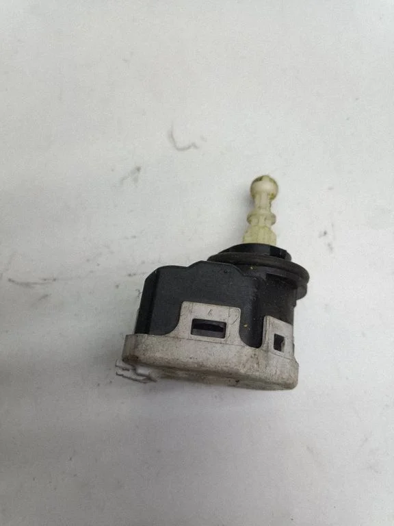 Esitulede kõrguse reguleerimise mootor 007878