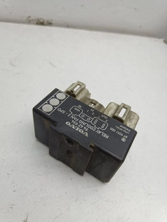 Coolant fan relay – Volvo S70  V70  V70 XC (1997-2000)