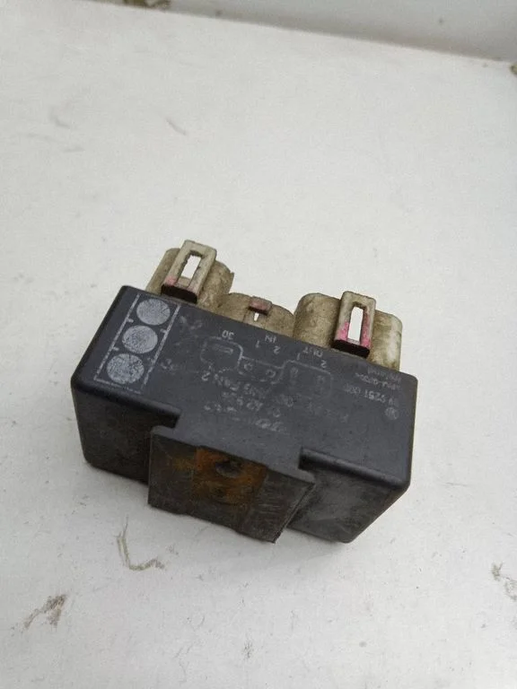 Coolant fan relay – Volvo V70 (2000-2004)