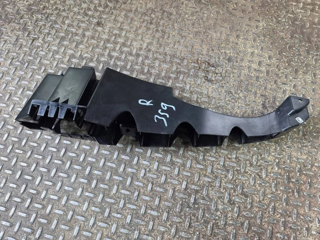 Rear bumper mounting bracket 68231348AE