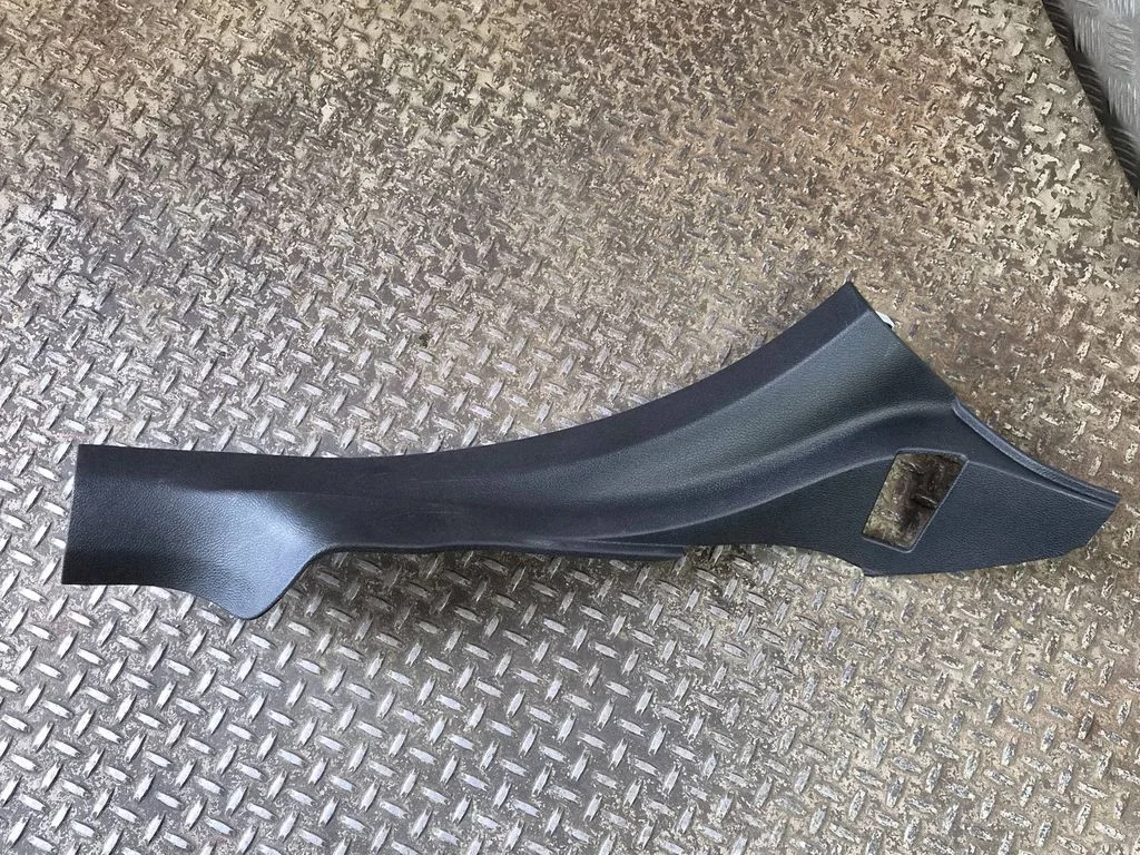 Rear sill trim cover 1KL40TRMAA