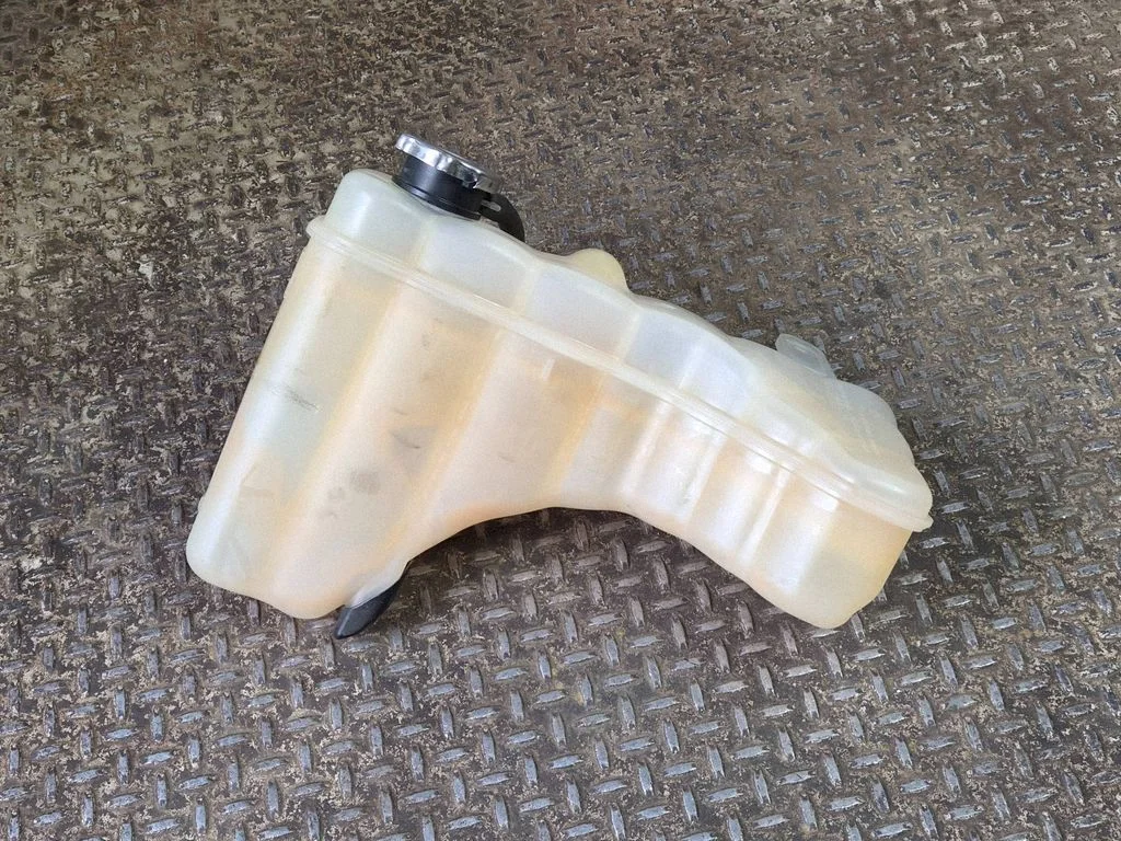 Coolant expansion tank/reservoir