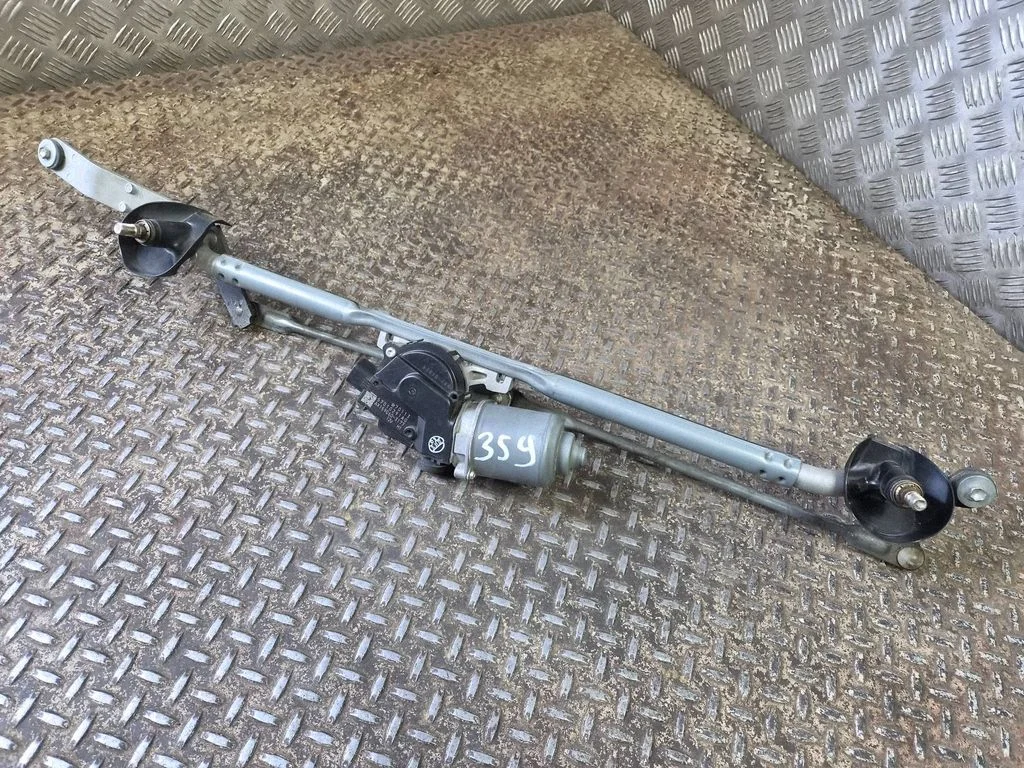 Front wiper linkage and motor