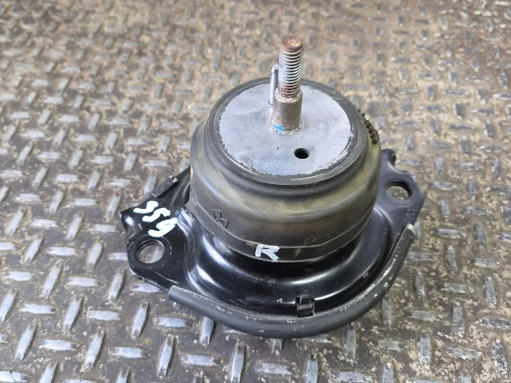 Engine mount bracket 68277081AA