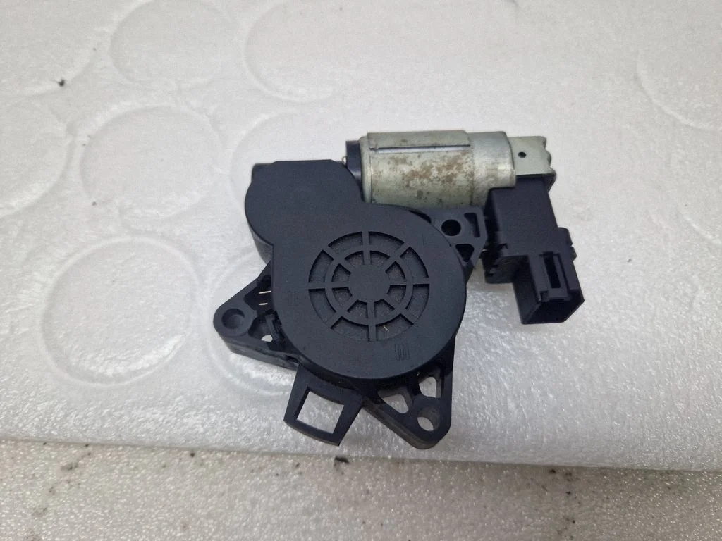 Rear door window regulator motor – Mazda 2 (2003-2007)