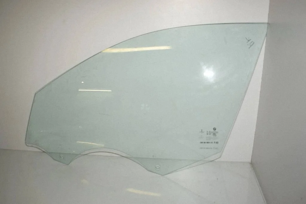 Front door window glass four-door – BMW 1 Series F40 (2019-2023)