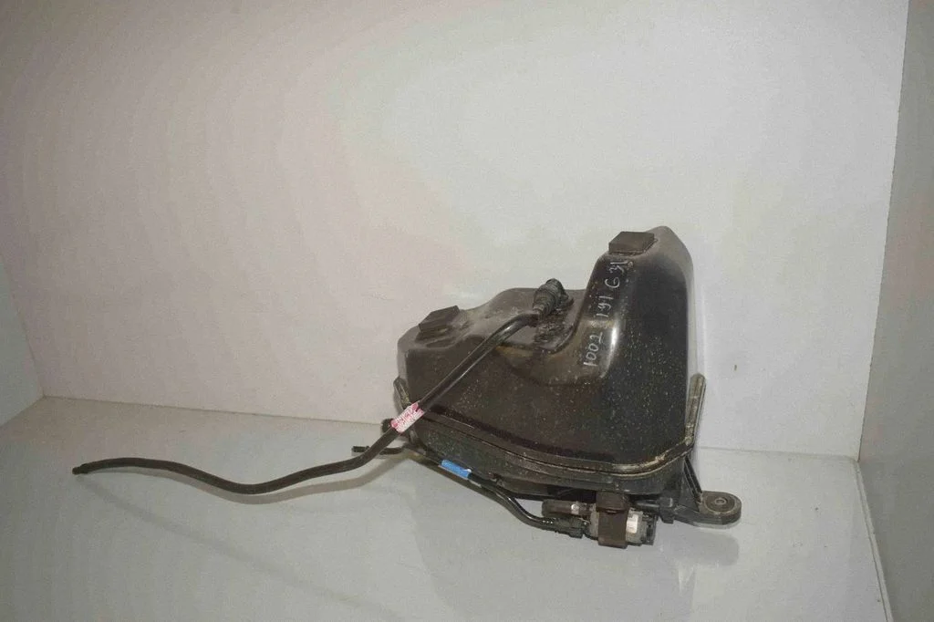 AdBlue liquid reservoir – BMW 5 Series G30 G31 G38 (2016-)