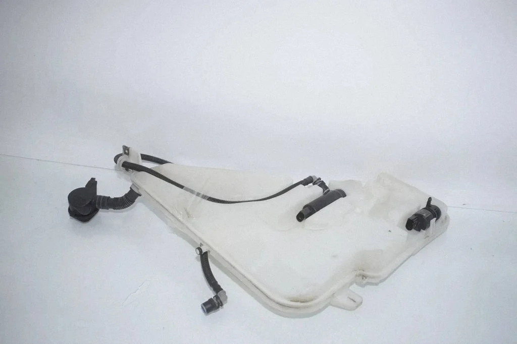 Windshield washer fluid reservoir/tank 7241679