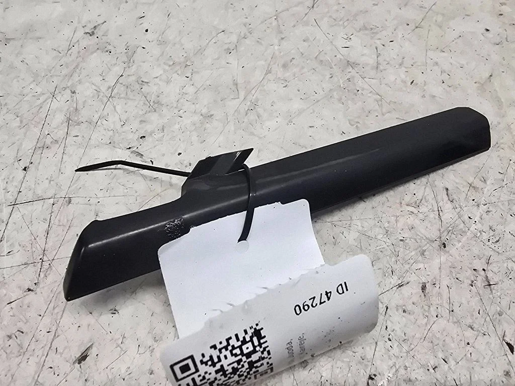 Esiukse klaasi liist BJ3221447AD