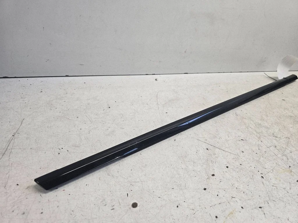 Rear door glass trim molding – Land Rover Evoque I (2011-2018)